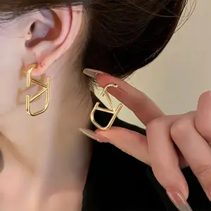 1 V-shaped earring earrings, earrings, women's retro, light luxury, versatile, personalized fashion jewelry, nightclub party