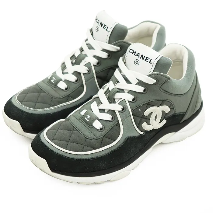 Pre-owned CHANEL Suede Small Leather Goods Leather Quilted Sneakers