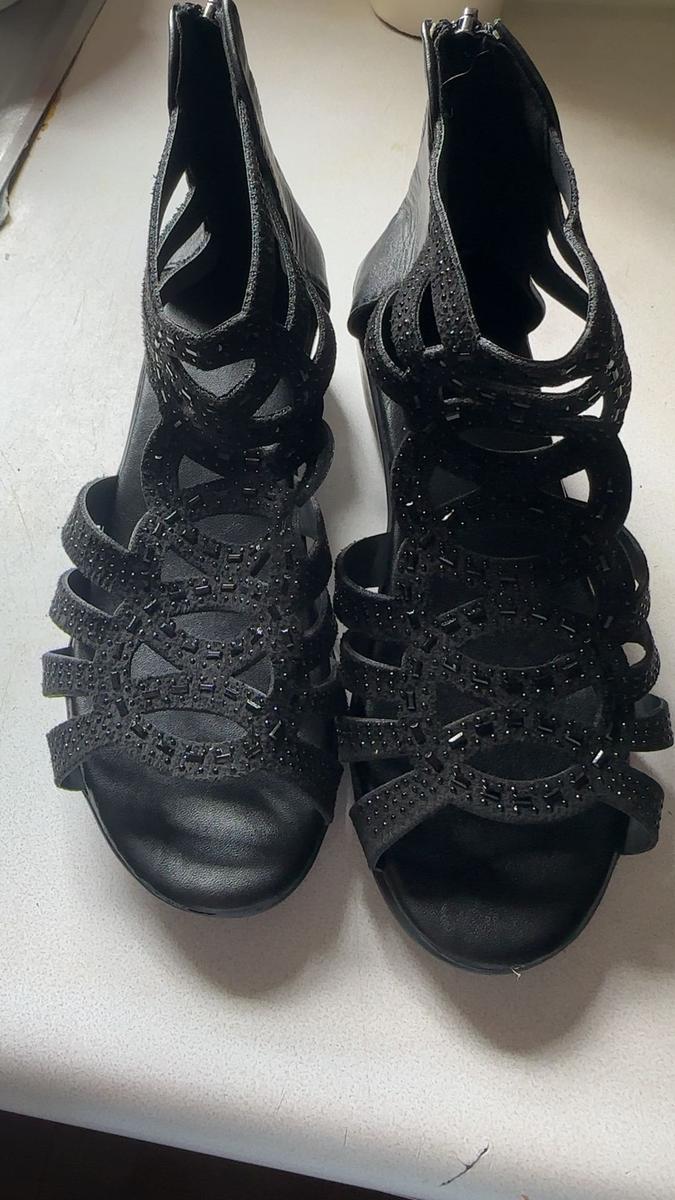 Item: Black, US 5.5