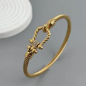JEWELRY4U - New steel wire button pattern horseshoe gold-plated stainless steel bracelet 18K,  waterproof couple bracelet, wife