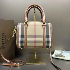 Pre-owned BURBERRY Leather Shoulder Bags 7.8'' R2589 Shoulder Bag C19604786269 0603 E Kylie