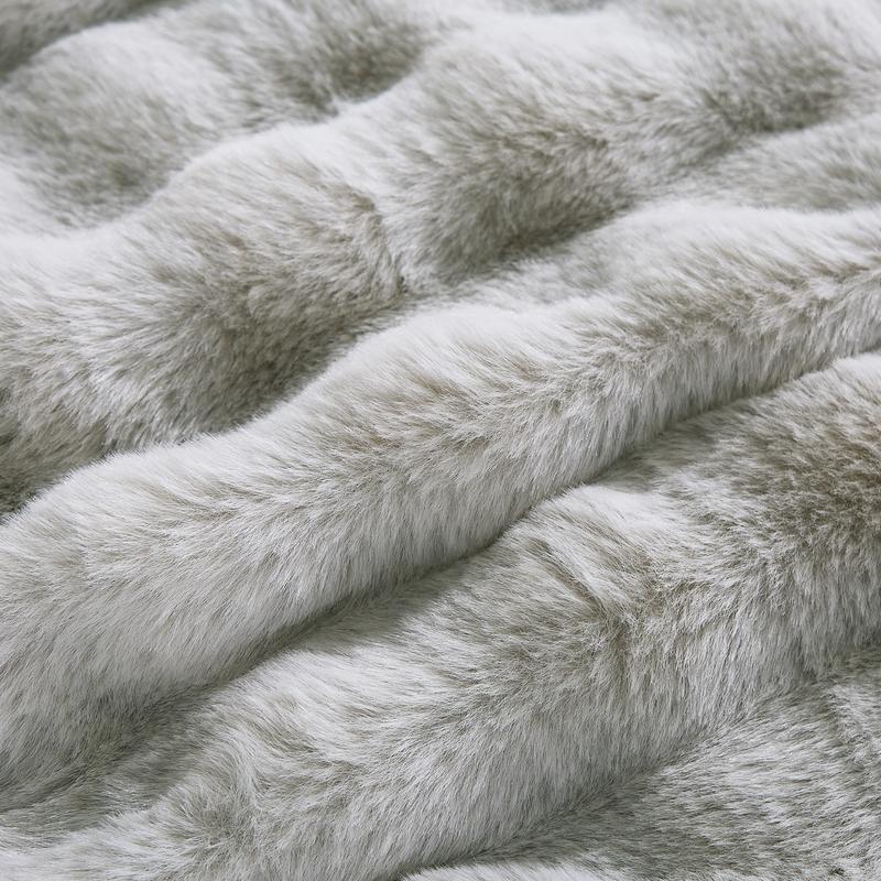 Luxury Thickened Faux Fur 4-Piece Comforter Set - Plush Bedding with Shams & Cushion, Multi-Color Options, Queen & King/Cal-King Sizes, Green