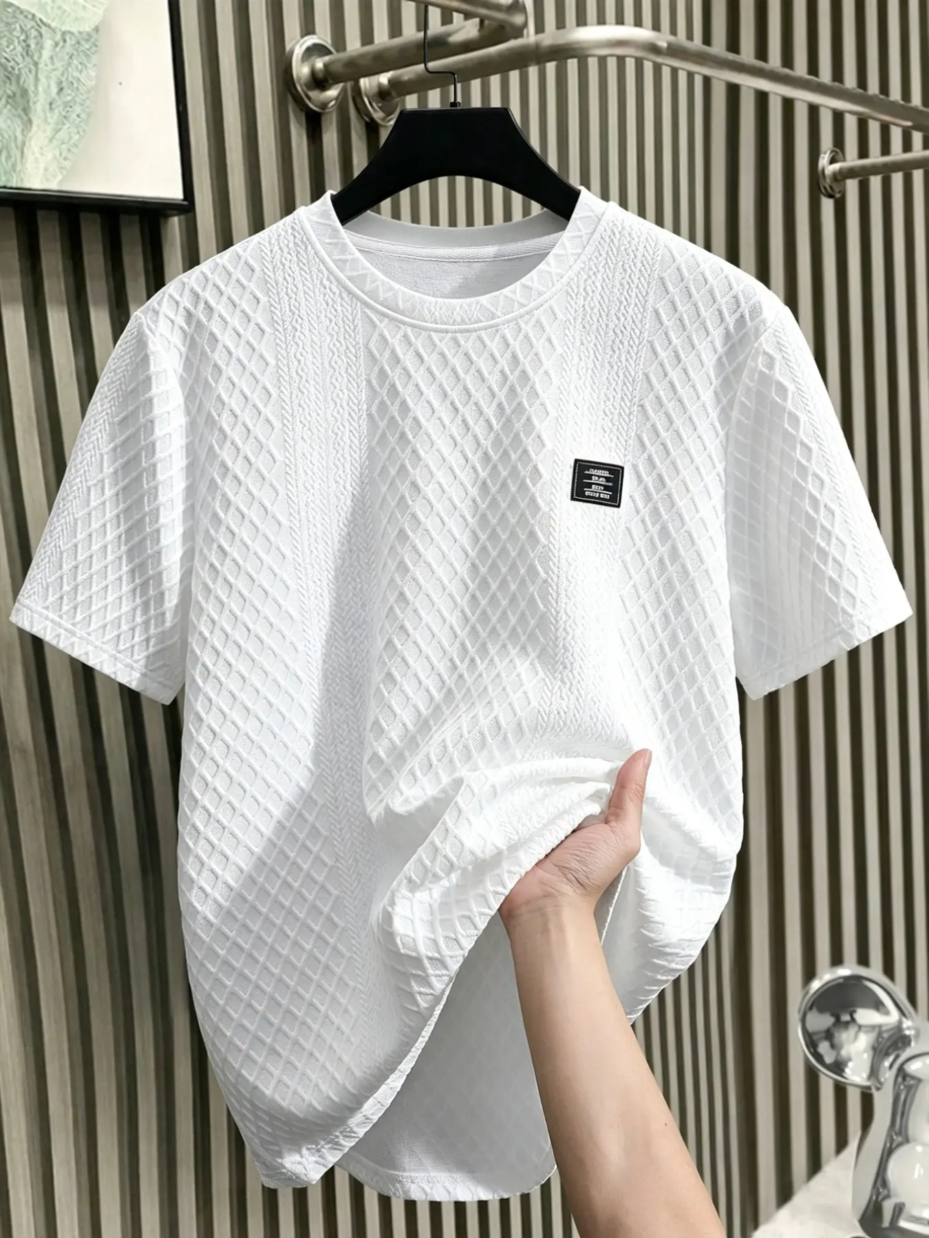 Men's Spring Summer Textured Print Round Neck Short Sleeve T-Shirt, Casual Athleisure Tee, Casual Streetwear Shirt, Casual Loose Knit Top, Ideal for Daily Outdoor Wear, Fitted Long Style, Menswear