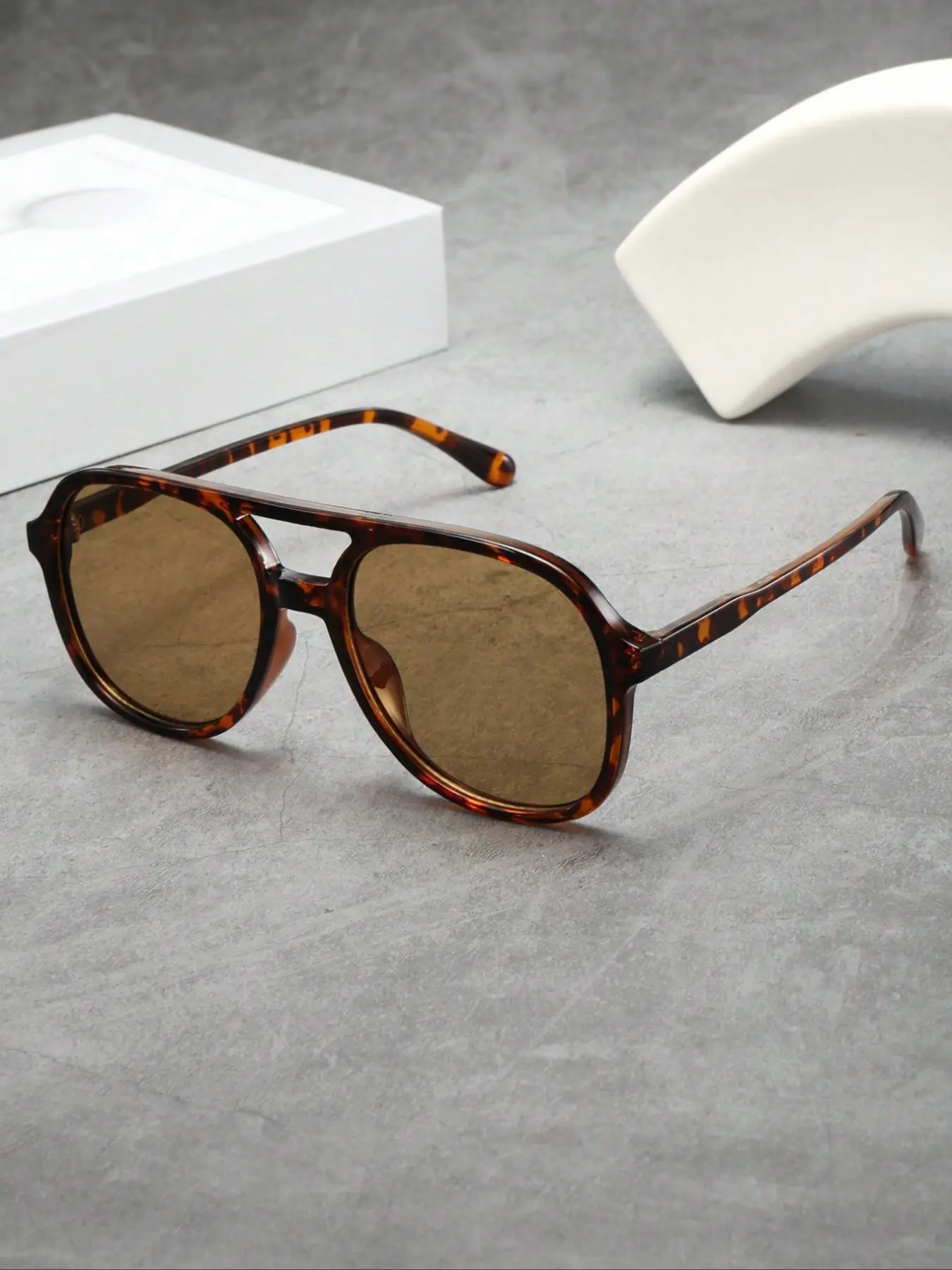 Unisex Dual Bridge Trendy Casual Aviator Frame Glasses, Sunglass Aviators, High-Quality Fashion Eyewear for Driving Travel Vacation Daily Use, Stylish Men Women Sunglasses