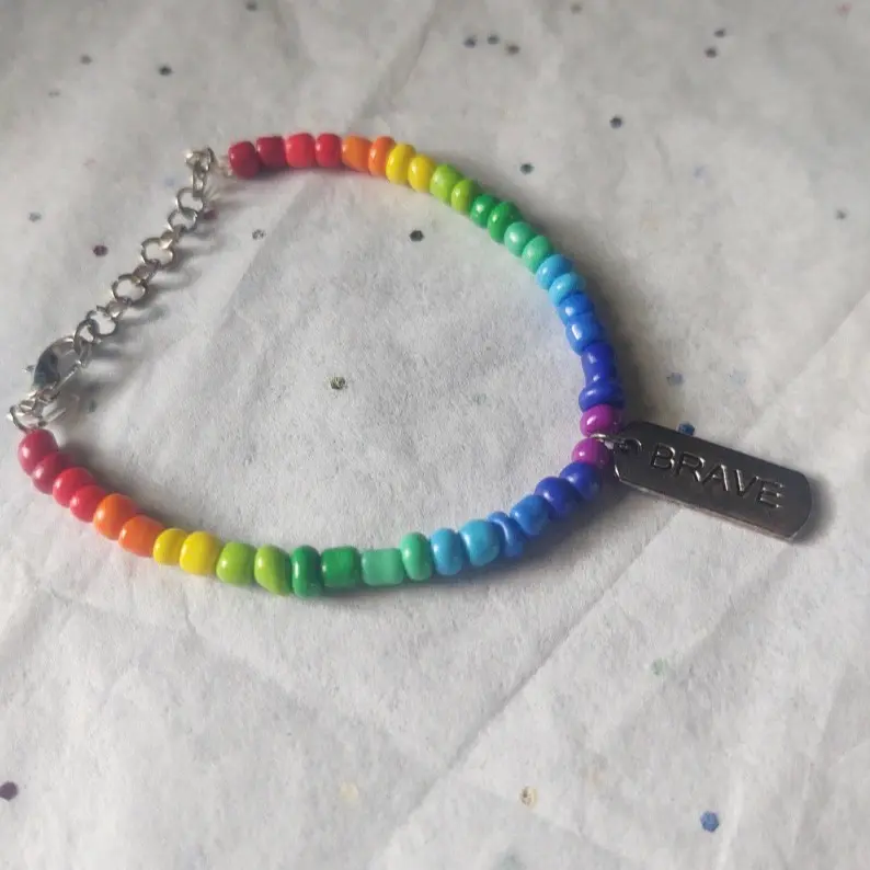 Rainbow "Brave" Bracelet 18cm - Colorful Beaded Jewelry with "BRAVE" Tag
