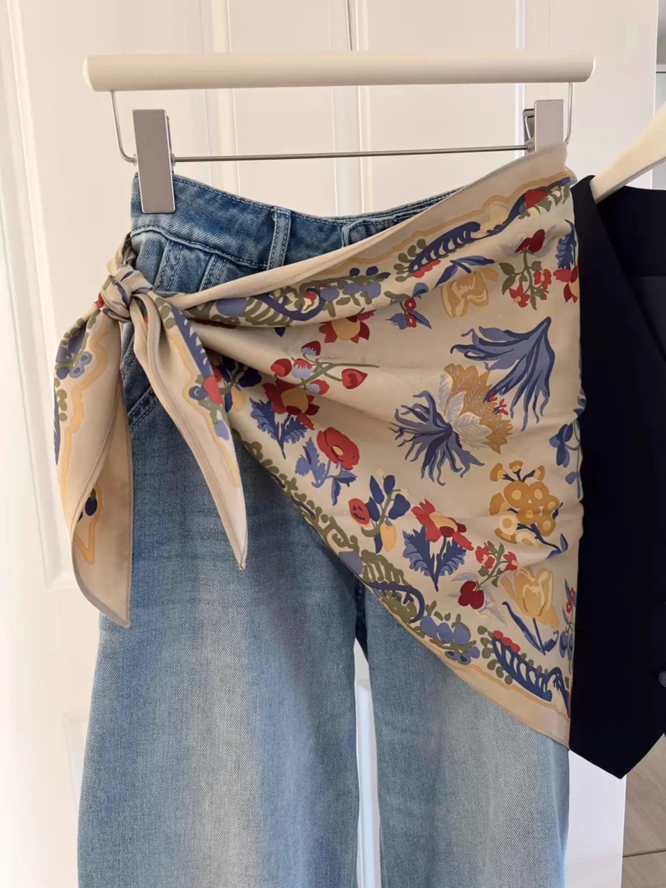 Flower Triangle Summer Scarf Women Fashion Shawl 2026 New Design Versatile Waistband Hip Scarf Decorative Neck Tie Wrap