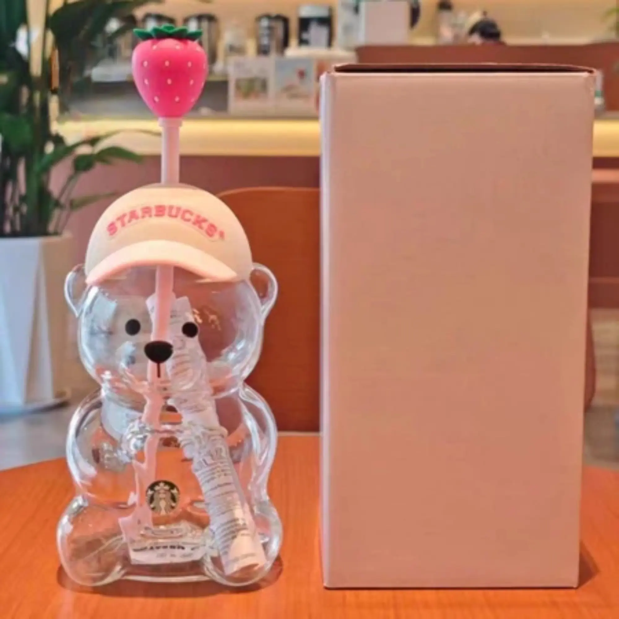 2026 SummerWins Strawberry Bear Shaped Glass Cups, Romantic Pink Bearista Glass Mug with Airtight Cap, Creative Cocktail & Soda Glassware