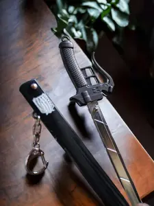 【3D Maneuver Gear Sword | Attack On Titan】Anime Character Mini Weapon Toy Handicraft Ultimate Collectible Keychain - Collection Unsharpened