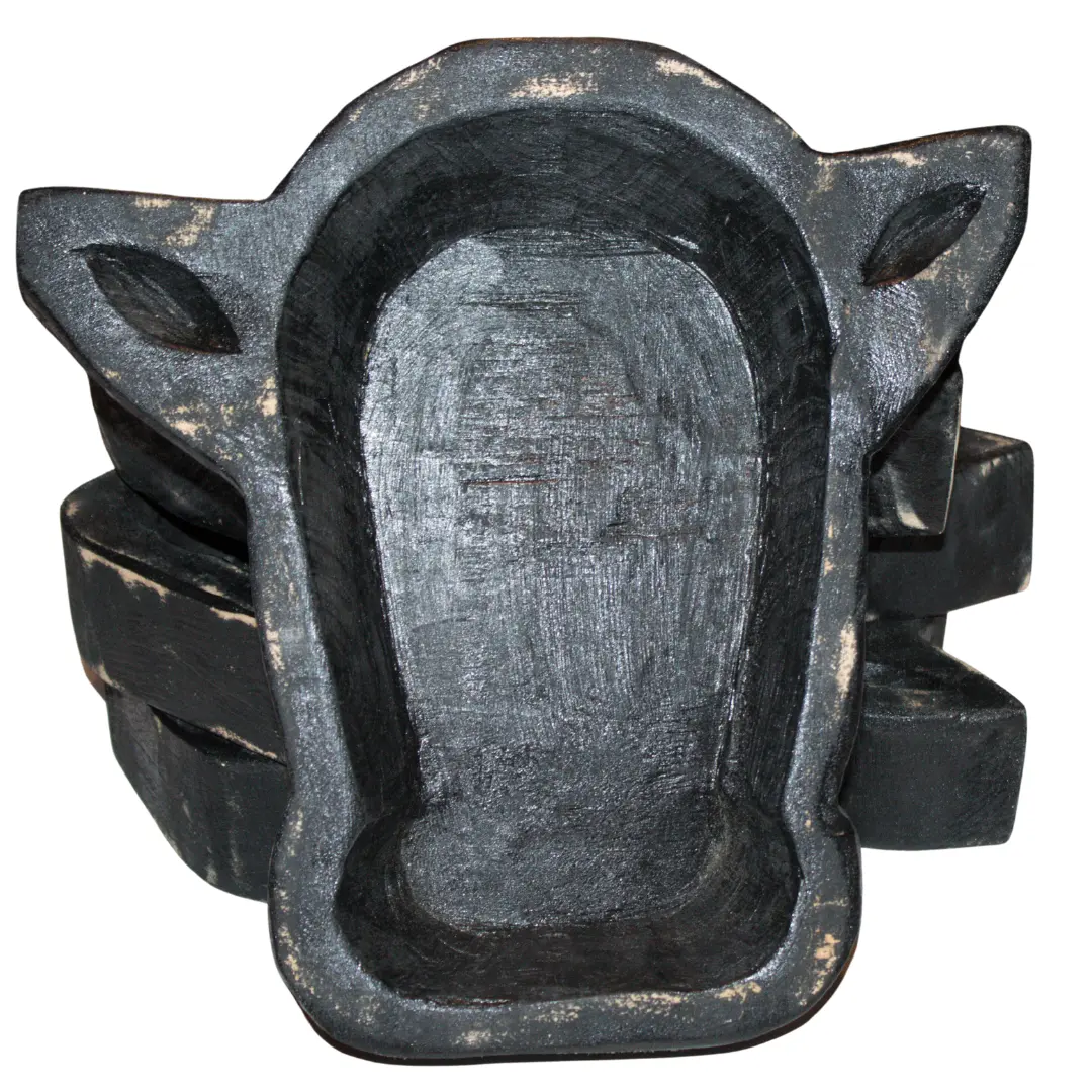 Antique black cow head dough bowl Antique black cow head dough bowl