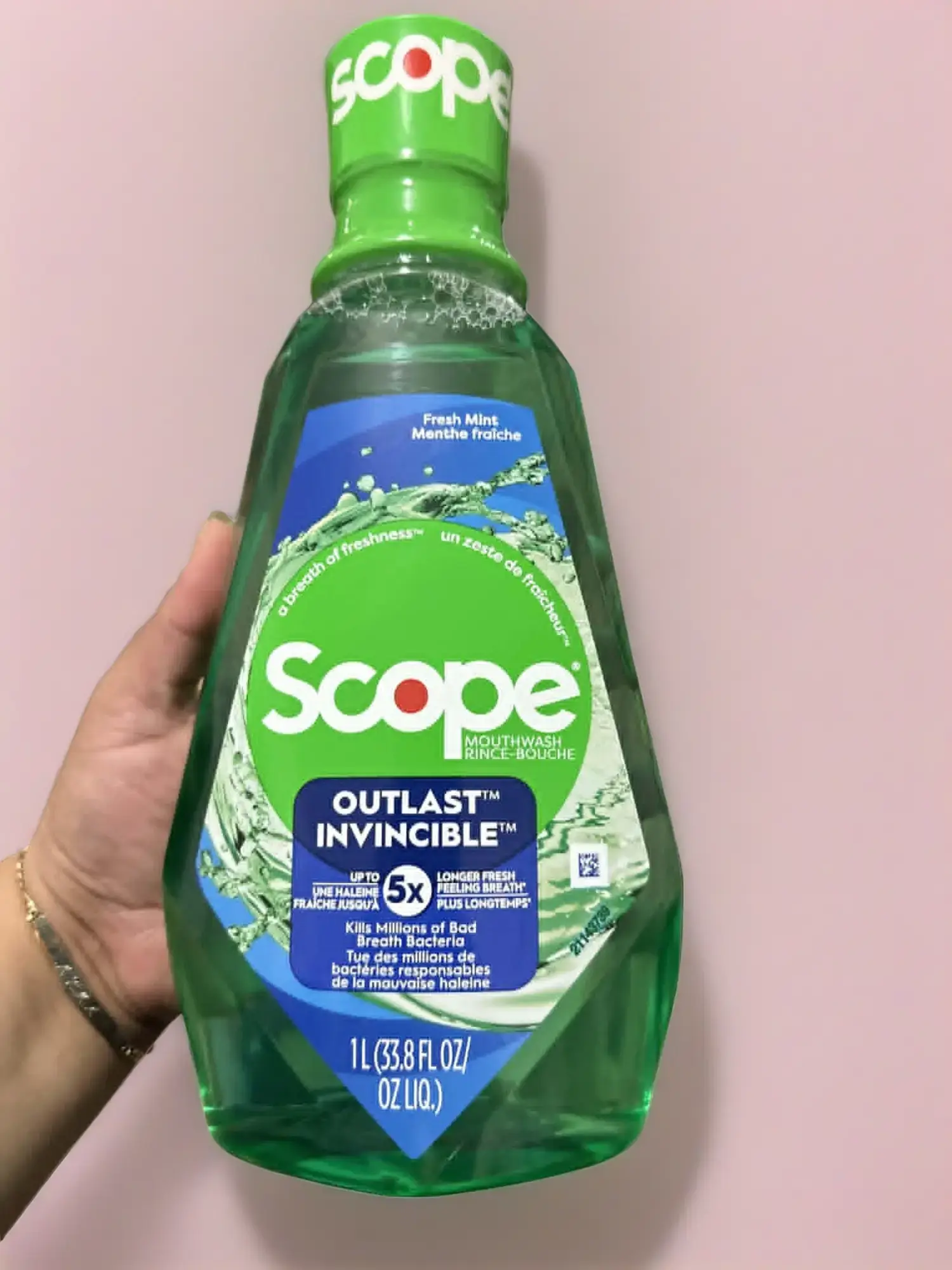 Scope Outlast Invincible Mouthwash - Fresh Mint 1L (33.8 fl oz) - Up to 5X Longer-Lasting Fresh Breath - Kills Bad Breath Germs - Perfect for Daily Use - Oral