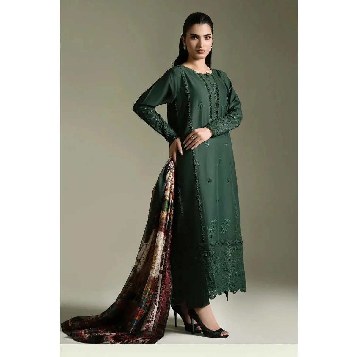 3PC Embroidered stitched Lawn Suit | KSE-4018