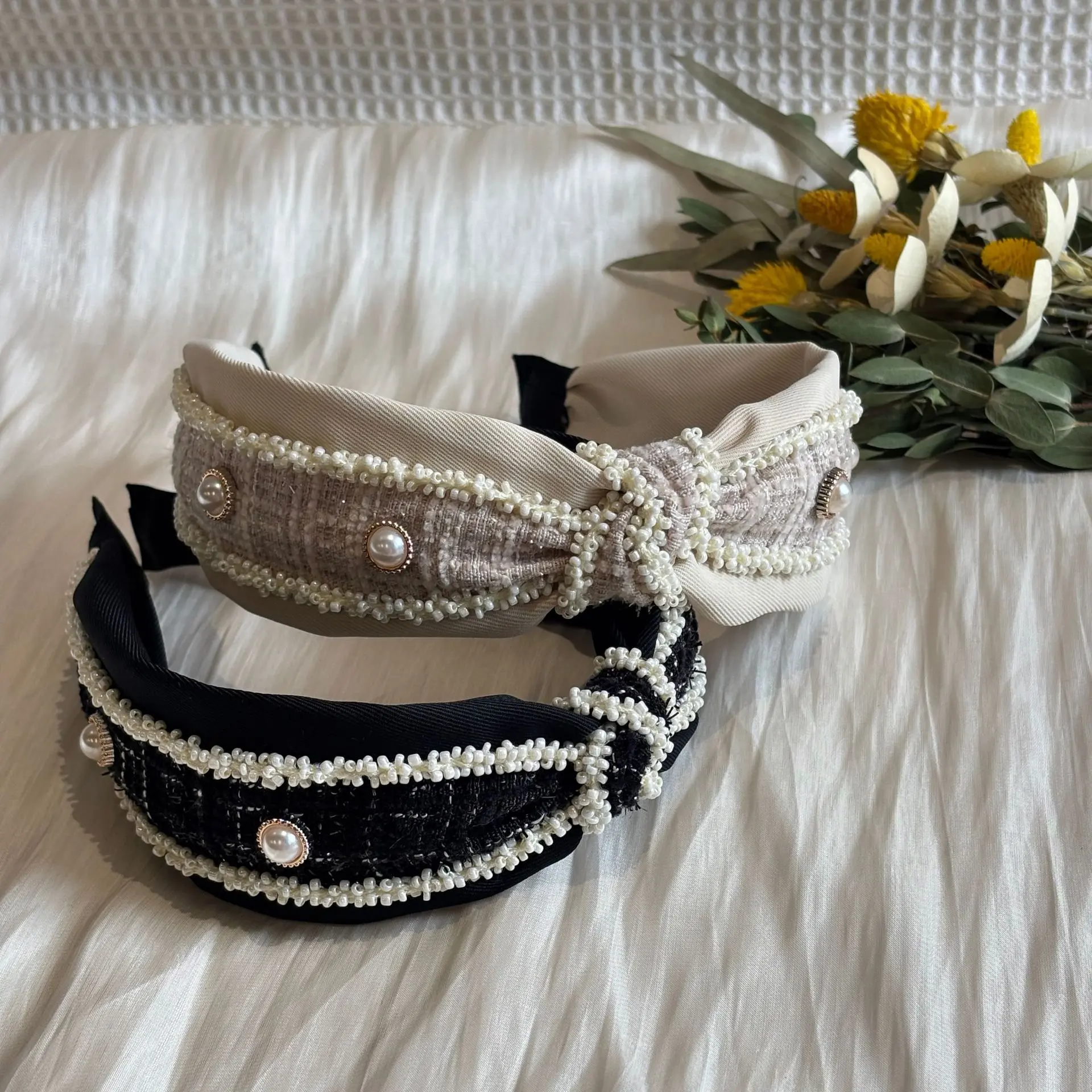Chic Tweed Pearl Knotted Headband for Women Elegant Wide Beaded Hair Hoop Vintage Pearl Decor Hairband Sophisticated Top Knot Hair Accessories for Daily Office Party Wedding Guest Hairstyle Gift