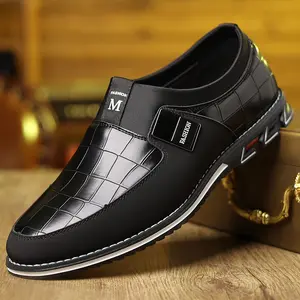 Casual and minimalist men's shoes, outdoor driving shoes. Business men's shoes crocodile pattern