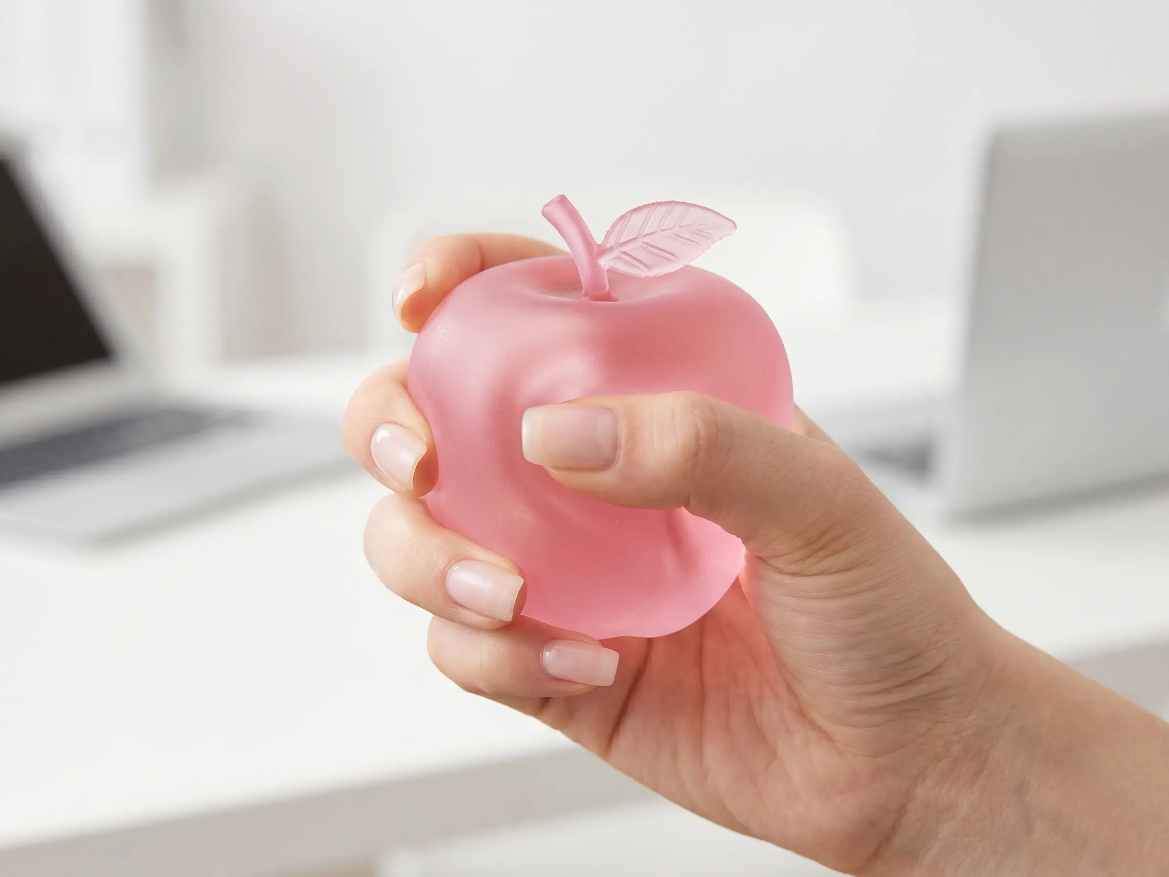 Apple-shaped squeeze toys,apple squishy toy，adorable sticky stress-relieving toys, transparent finger toys, upgraded fruit squeeze toys, Valentine's Day children's gifts, creative teenager birthday gifts (suitable for both boys and girls).