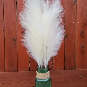 Artificial pampas grass