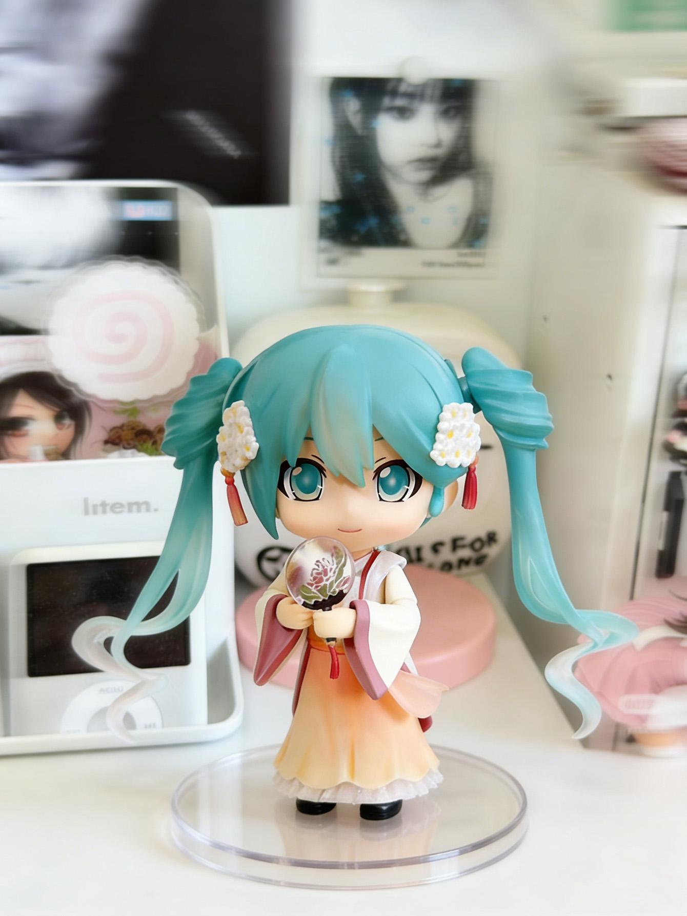 Hatsune Miku Anniversary Anime Figure PVC Material Desk Decor Room Decor Office Decor Gifts Collectible Display For Anime Fans Collectors Kids Adults Strawberry Theme Cute Anime Figures