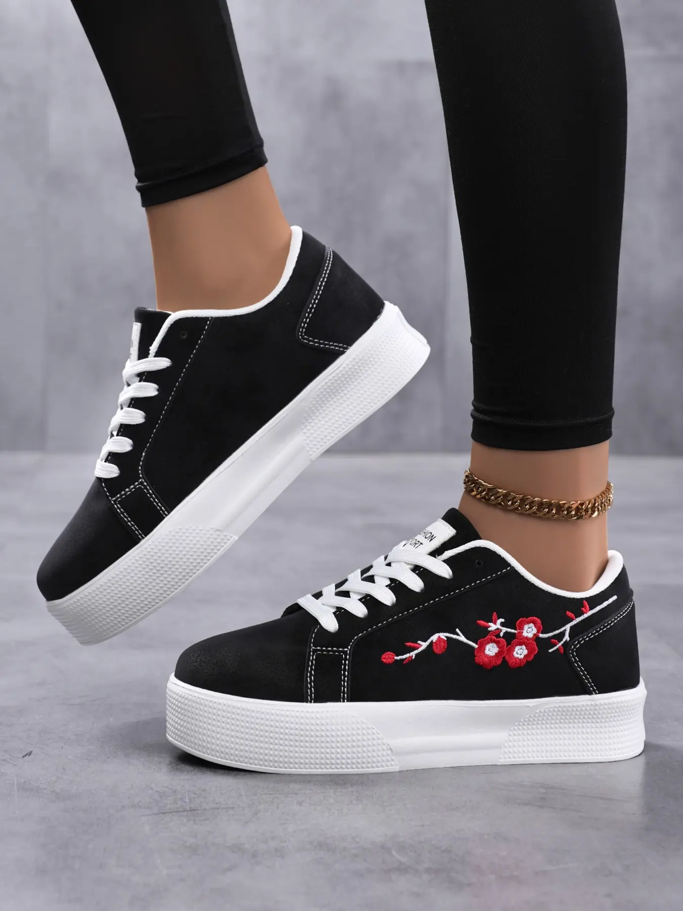 Women's Floral Embroidered Blackboard Shoes, Thick Sole Soft Anti-Slip Casual Sneakers, All-Season Versatile Shoes