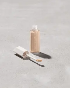 We're Even Hydrating Longwear Concealer — 225N We're Even Hydrating Longwear Concealer — 225N