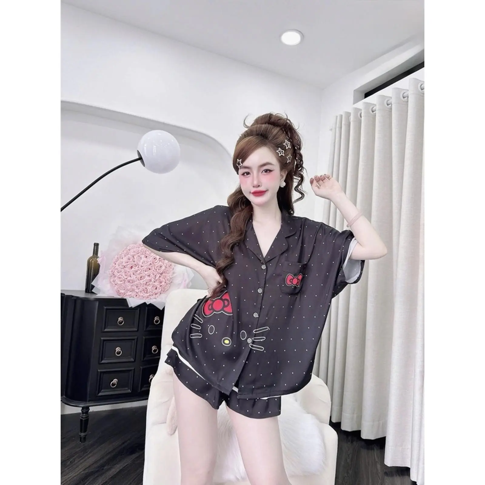 Meo đen chấm bi