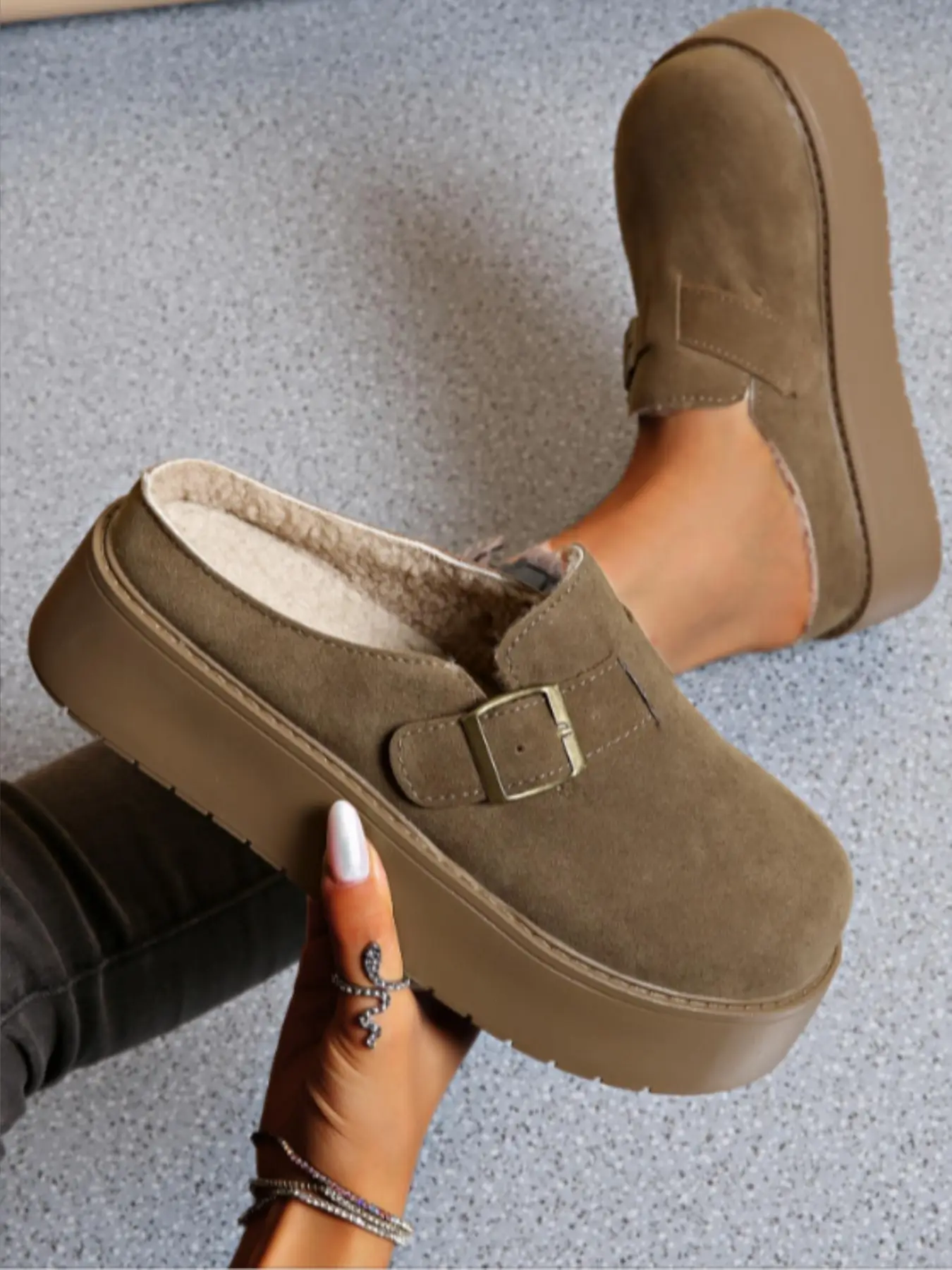 Women's Fashionable Solid Color Platform Slippers, Casual Comfortable Buckle Design Slippers for Indoor & Outdoor Wear, Fluffy Plush Warm Slippers for