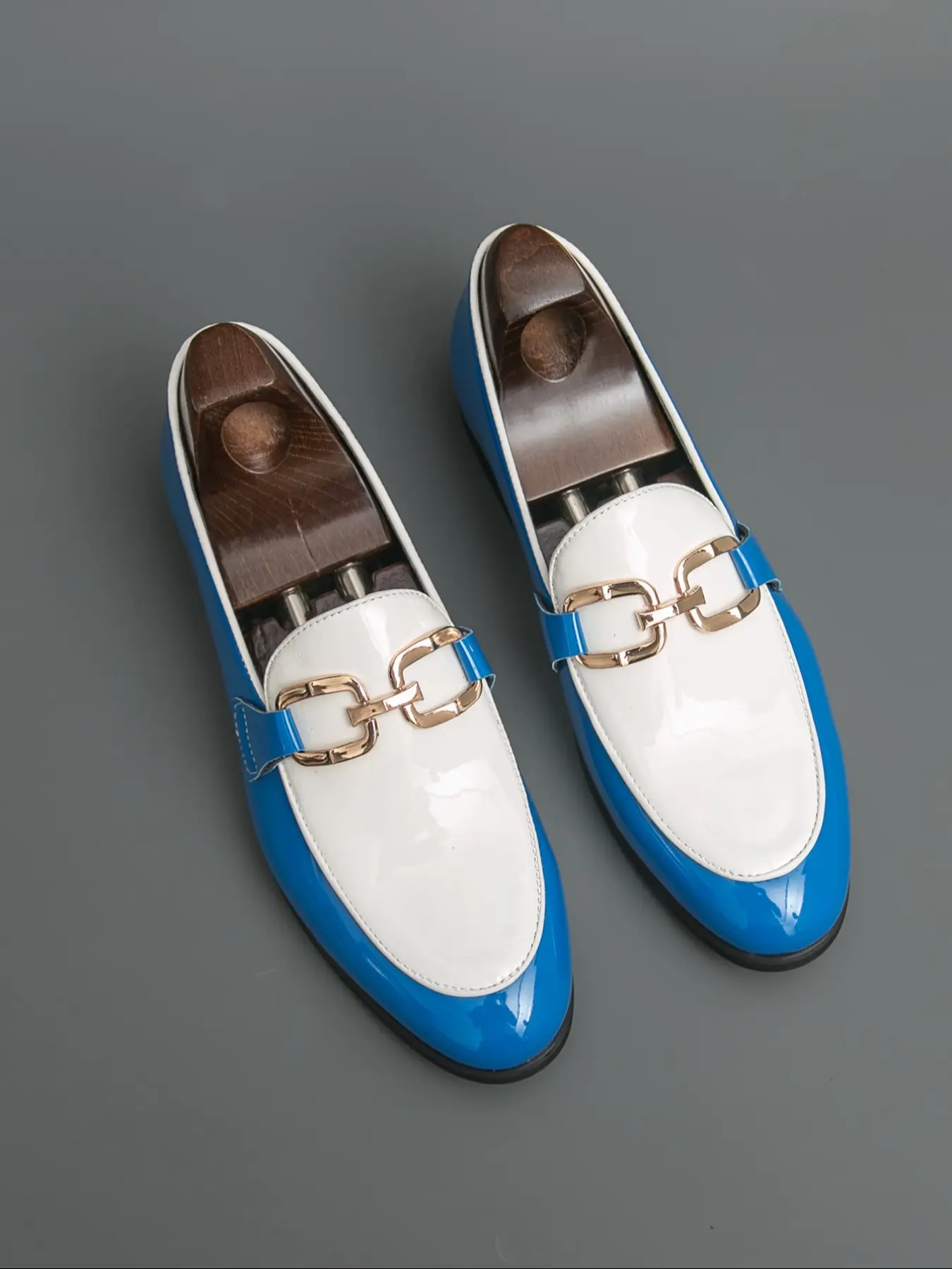 Men's Shiny Colorblock Flat Loafers with Metal Buckle, Stylish Casual Shoes for Daily Wear, Comfortable and Trendy Rubber Footwear, Fashionable Loafers