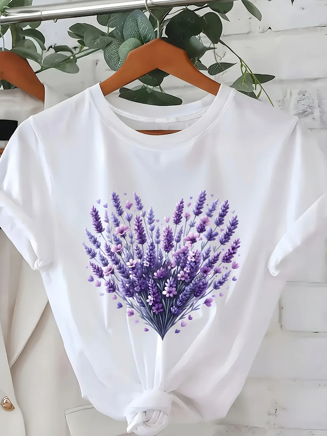 Soft Watercolor Purple Lavender Heart Bouquet Floral Art Graphic Micro Loose Crew Neck Short Sleeve Women's T-Shirt Suitable For Daily Gentle Romantic Casual Outfits