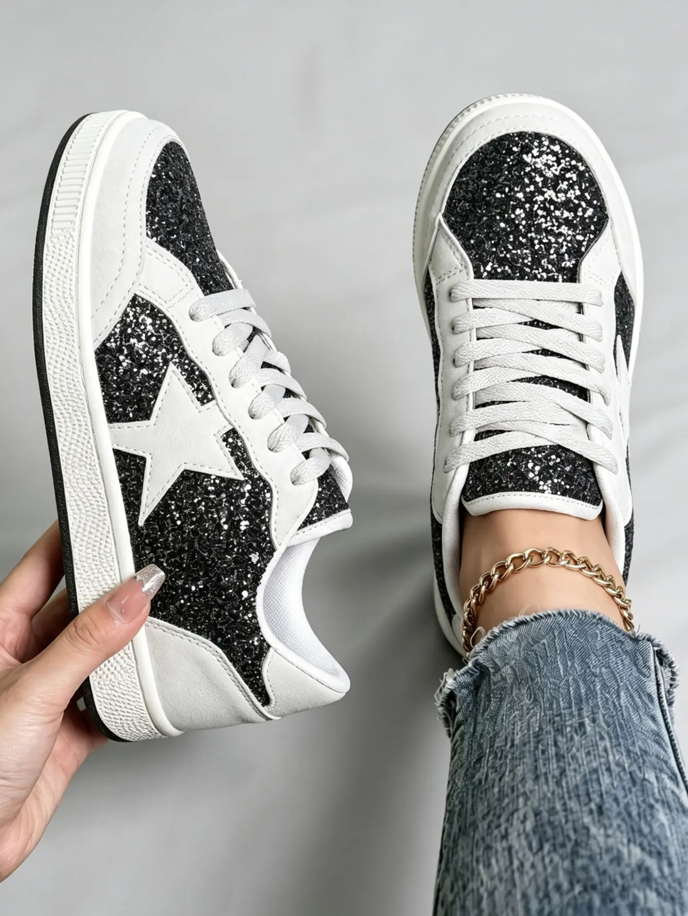 Women's Bling Sequin Star Sneakers, Low Top Lace-Up Walking Shoes with a Comfortable Thick Sole for Casual Wear and Parties, Party, Sports Shoes, Trending Shoes