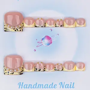 Nailssbysheccid, 14PCS Foot Covers, square shape ,100% handmade, simple style, combined with French style, French Tip, 3D, suitable for summer outings to wear, it is the best gift for girls! Comes with jelly glue, crystal sticks and twisting rods.