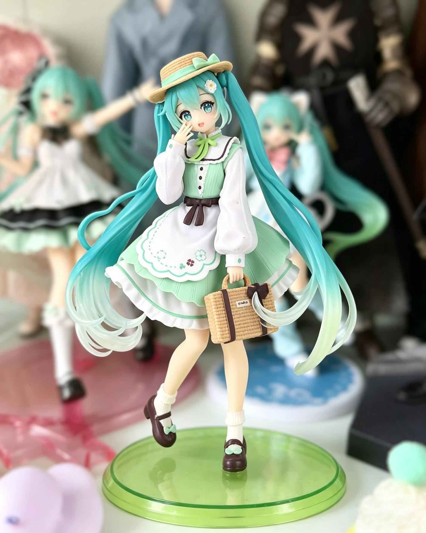 Hatsune Miku exquisite style/Hatsune Miku/Country style PVC figure official collector's model. Cute room decoration, TikTok makes me love it, a gift for otaku, exquisite anime unboxing.