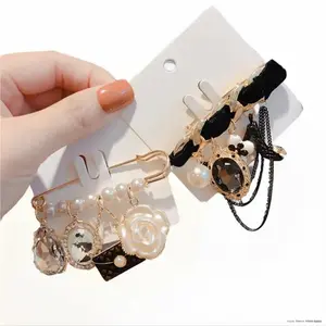 KIKI HOME Design Fragrant Black Series Tassel Pin Buckle Badge Corsage Brooch