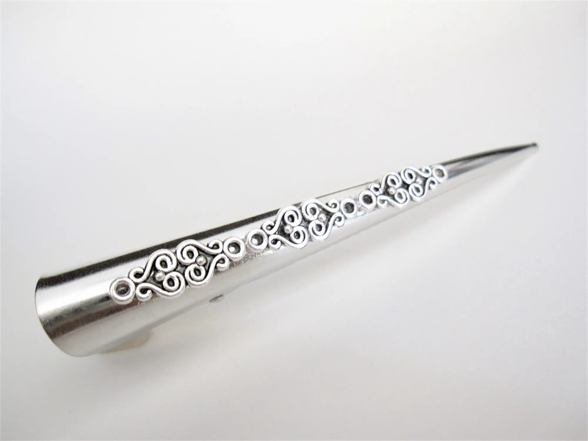 Silver tone metal celtic design alligator hair claw clip clamp