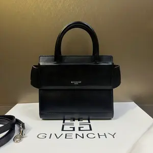 Pre-owned Givenchy Leather Shoulder Bags 7.8'' R3059 Shoulder Bag C5431209333 0323 T3 Mia