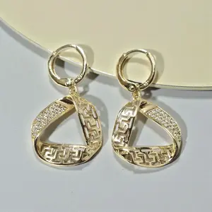 FF Elegantes Dangle Earrings 3 cm Long High-Quality Laminated Gold-Tone with Intricate Greek Key Design