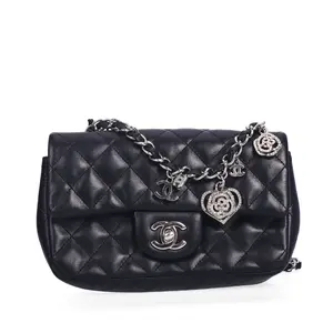 Pre-owned CHANEL Lambskin Crossbody Bags Classic Flap Black 37677352
