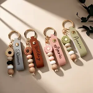 Custom Daisy Beaded Keychain with Name and Floral Pattern Decoration – Made with Soft-Colored and Golden Beads, Featuring a Lobster Clasp Closure, This Is an Elegant and Chic Gift Suitable for Women, Teachers, Birthdays, Christmas