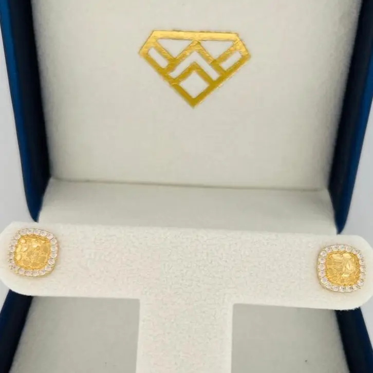 Arete de nugget cuadrado con zirconia 14k