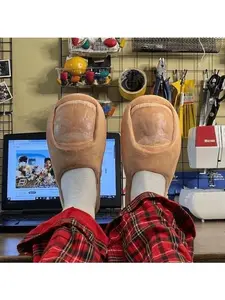 Stand Out: Cotton & Open-Toe Slippers with Thumbprint Texture – Trendy Comfort for Your Feet