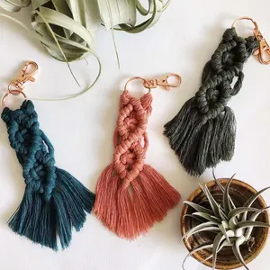 Hand-woven keychain pendant bag popular pendant new European and American simple fringed keychain