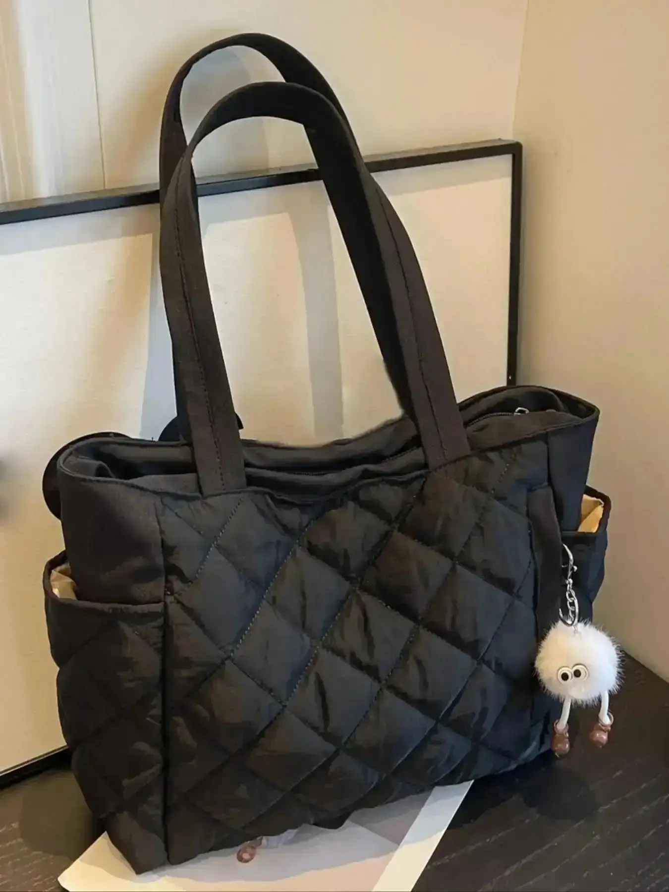 2026 Women's Solid Color Puffer Quilted Design Shoulder Bag with Pom Pom Charm, Fashionable Large Capacity Tote Bag for Daily Used, Casual Commuter Bag, Casual Trendy Versatile High-quality Daily Commuting Bag