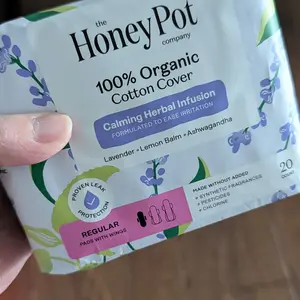 The Honey Pot Company - 100% Organic Cotton Cover Calming Herbal Infusion Regular Pads With Wings