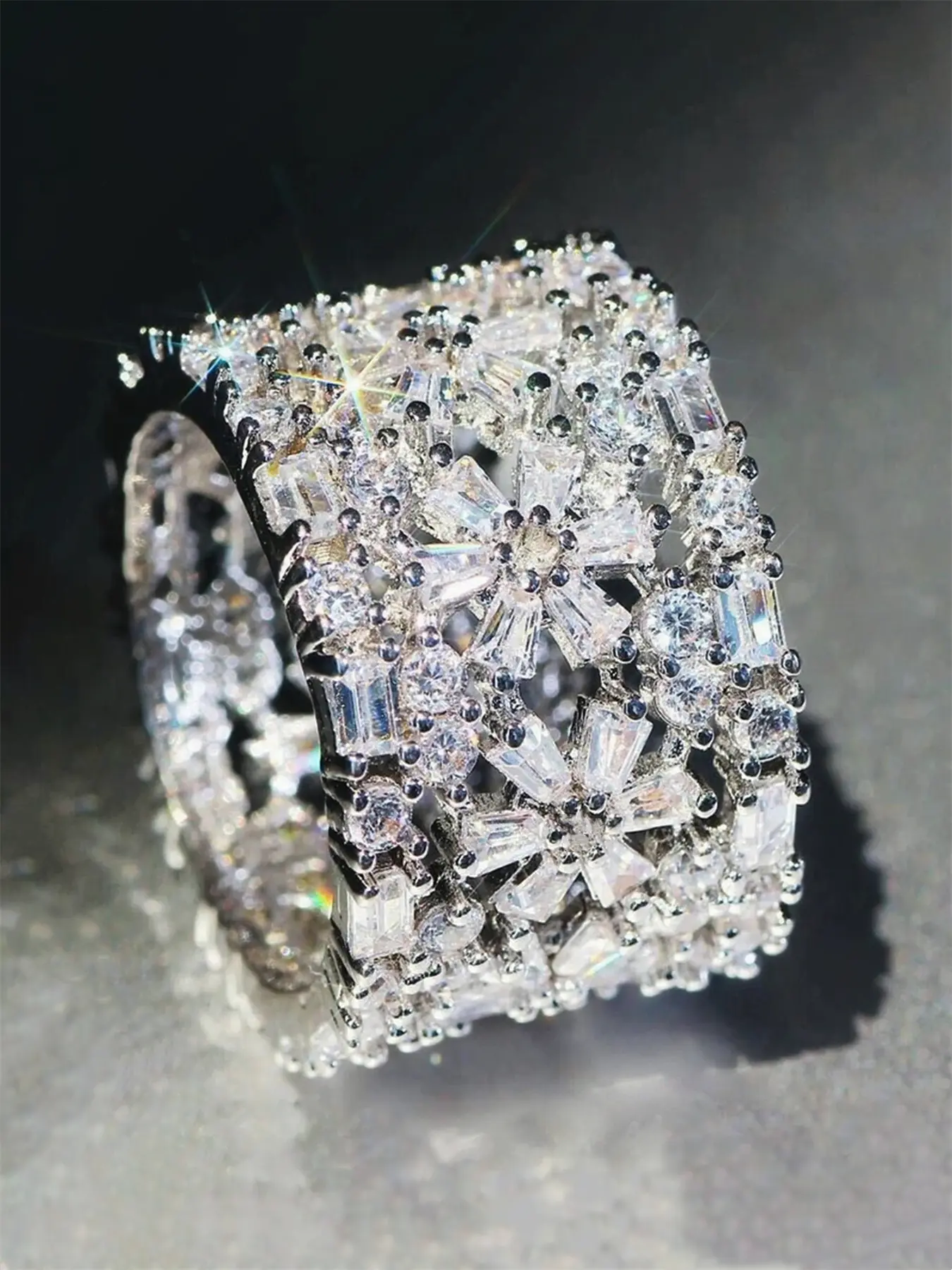 Charming Snowflake Zircon Ring for Women, Copper Chain, Party Jewelry Gift, All Seasons Fashion Accessory, Elegant Wedding Wear