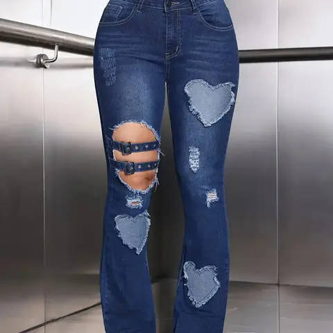 Women's Cut Out Heart Pattern Ripped Denim Jeans, Fashion Casual Button Design Trousers for Daily Outdoor Wear, Ladies Bottoms for All Seasons, Distressed Skinny Jeans