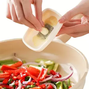 Manual Ginger Grater and Grinder, Stainless Steel Blade, Easy Clean Plastic Design Utensils, Kitchen Tool for Ginger Paste, Handheld Ginger Mincer