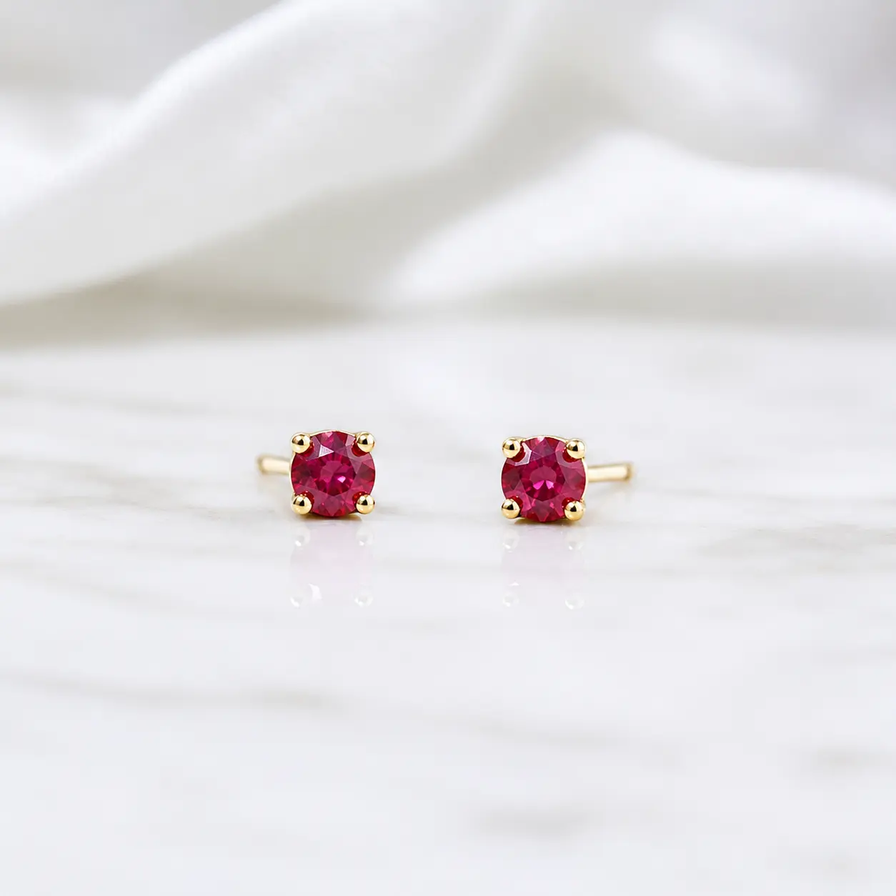 18k Gold Natural Ruby Stud Earings-2.7mm