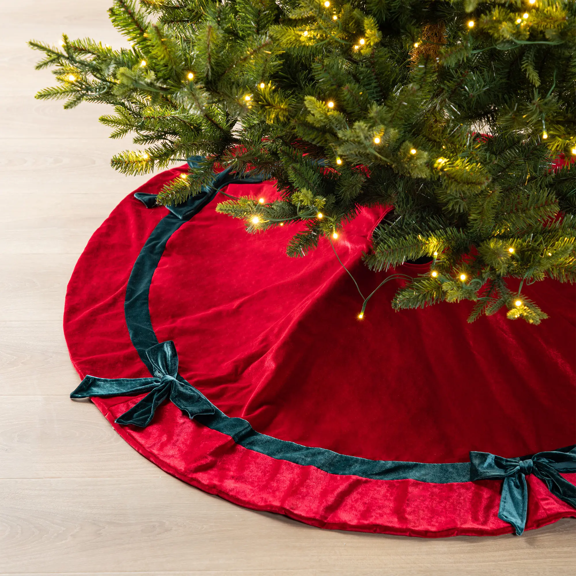 【Christmas in July】 Glitzhome 48"D Red Velvet Christmas Tree Skirt with Bows