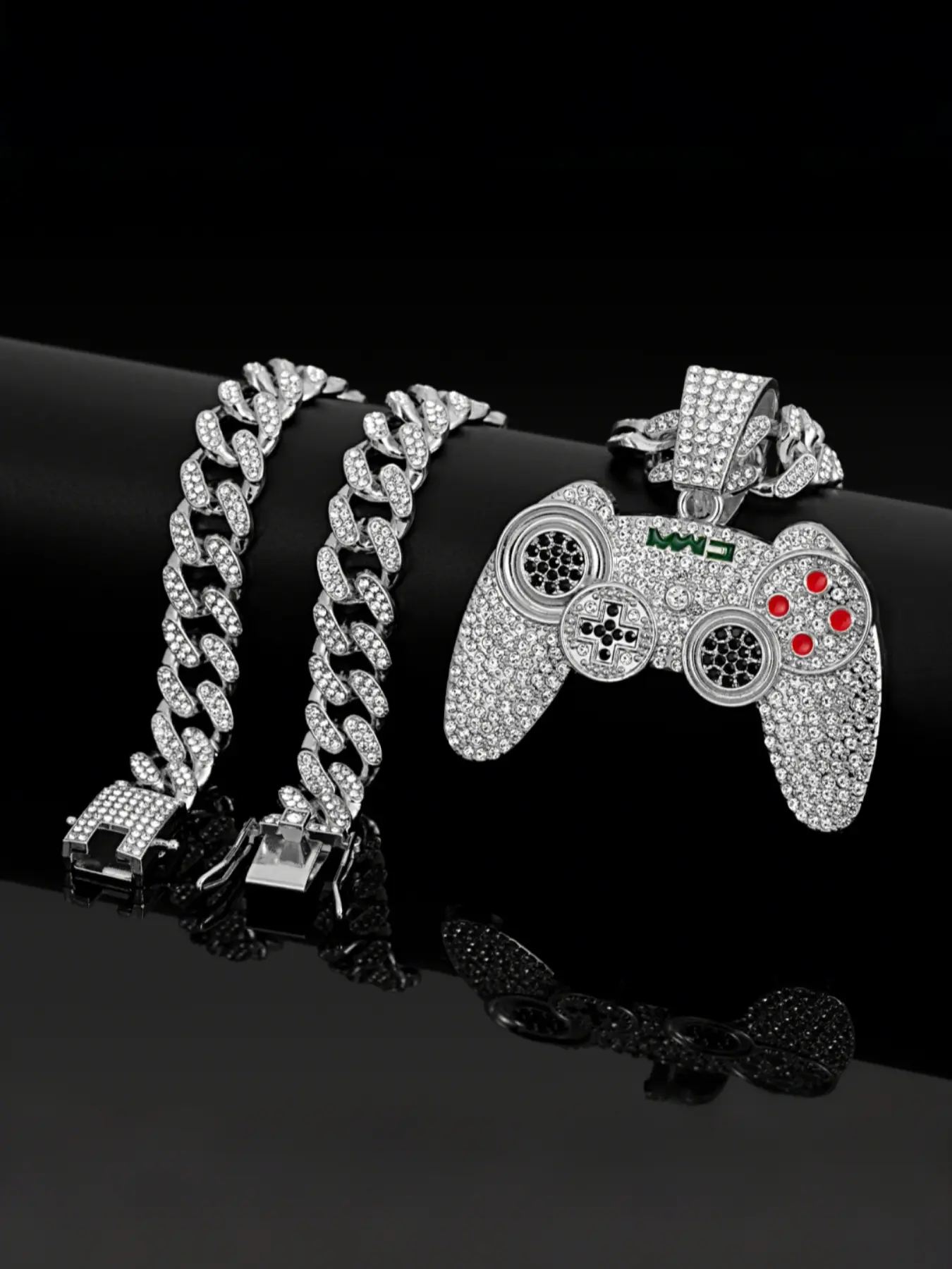 Retro Game Controller Unique Design Pendant Necklace, inlaid zircon necklace, Alloy Chain with Zircon Gemstones, Street Style Art Culture Jewelry for Men & Women, Statement Necklace, Decorative Necklace, Necklace Gift, Pendants Necklaces