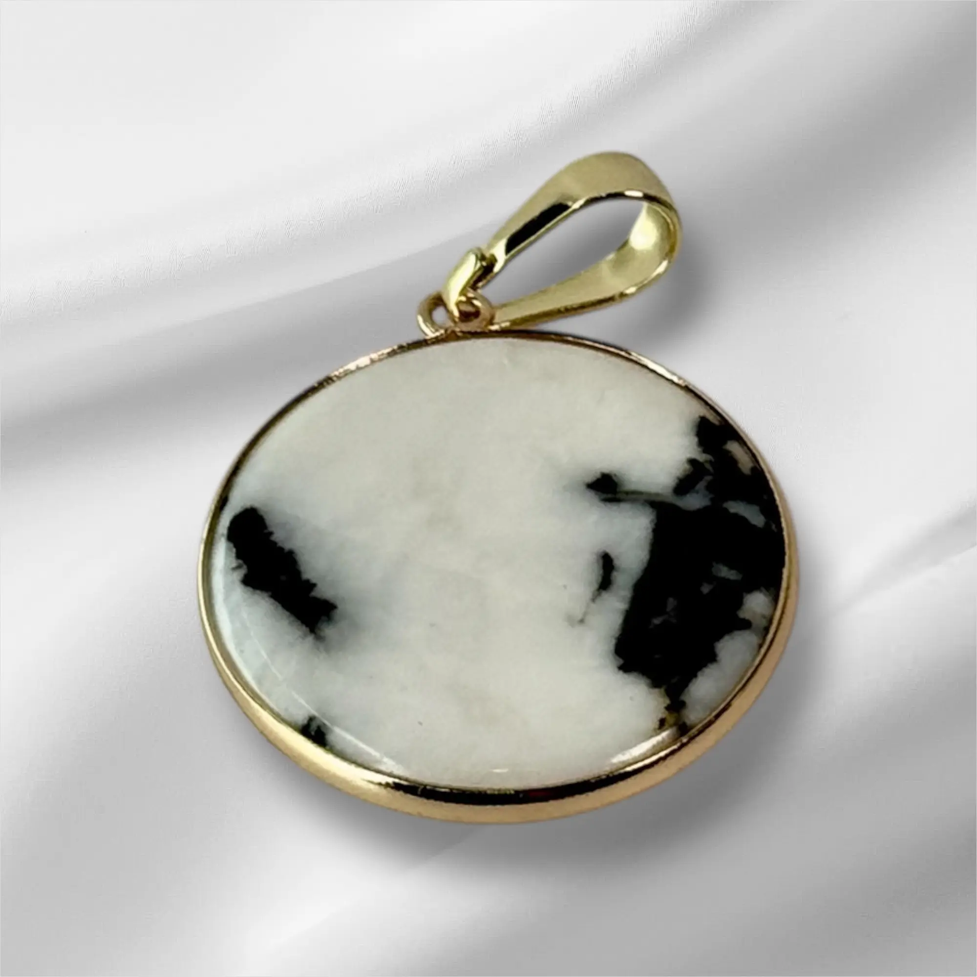 Zebra Quartz Stone Pendant 35 mm - Versatile Decorative Element with Distinctive Pattern for Specific Applications
