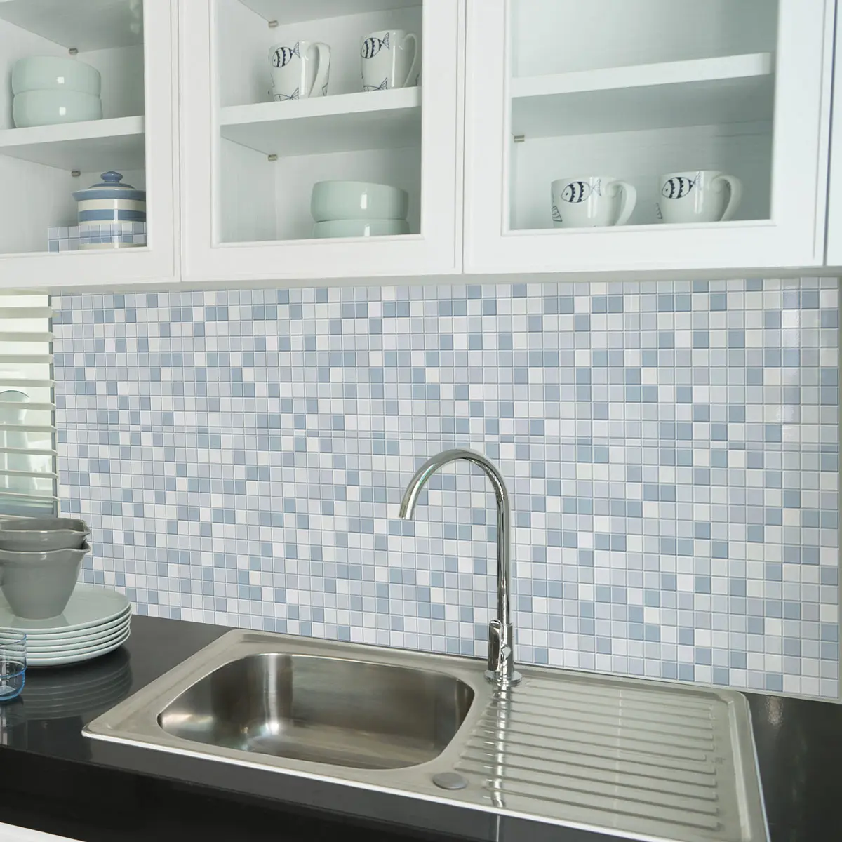 A set (20*20cm*12pcs) of simple blue and white checkered tile wall stickers for decorating kitchens, bathrooms and home furnishings