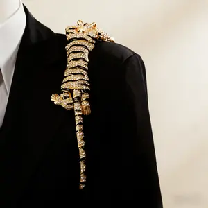 High-Fashion, Intricately Embellished Full-Rhinestone Brooch — Light Luxury Vintage-Style Zinc Alloy Tiger Pin