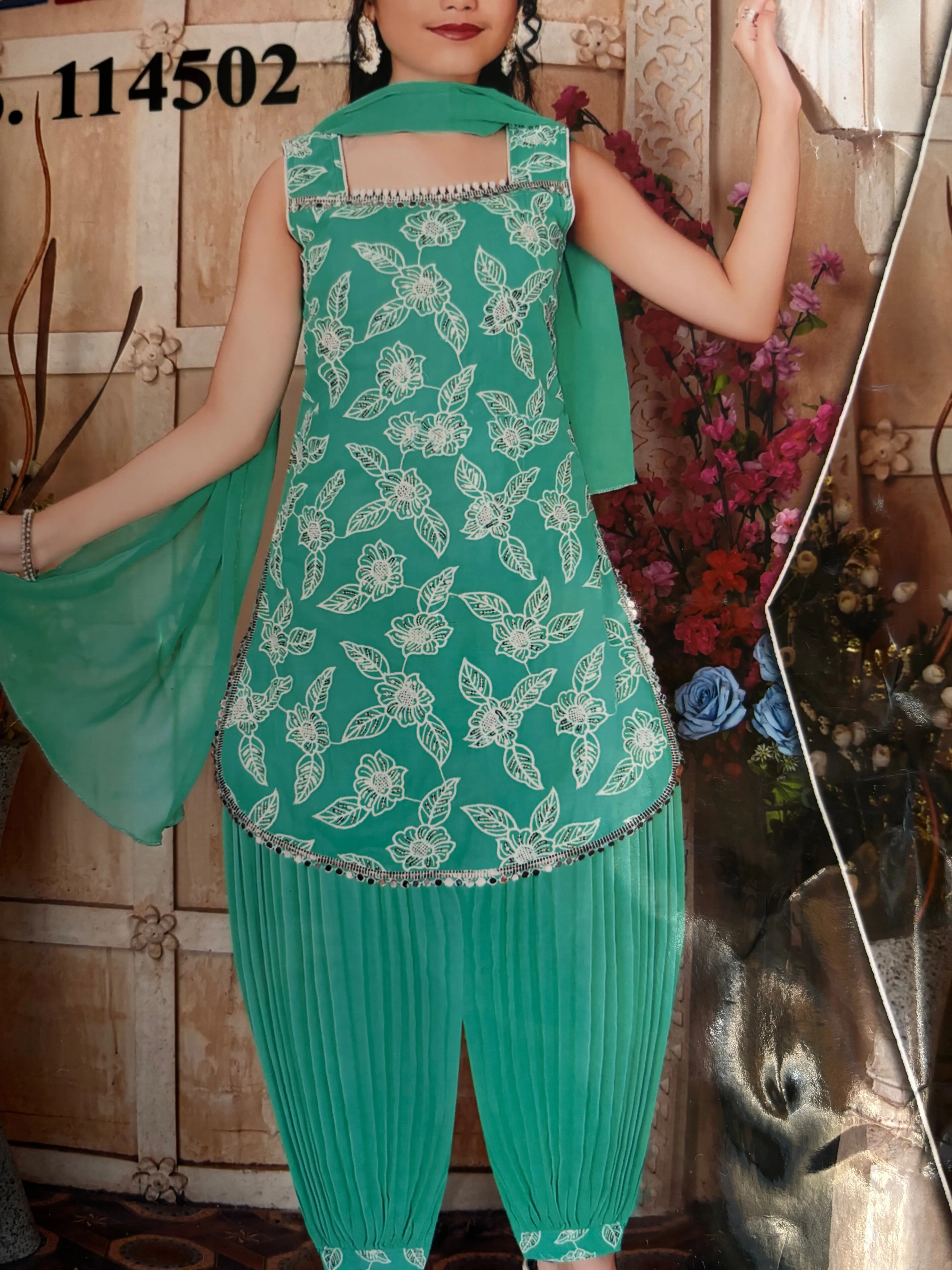 Sleeveless Embroidary worked Kurthi set for Kids on Soft Chiffon Fabric